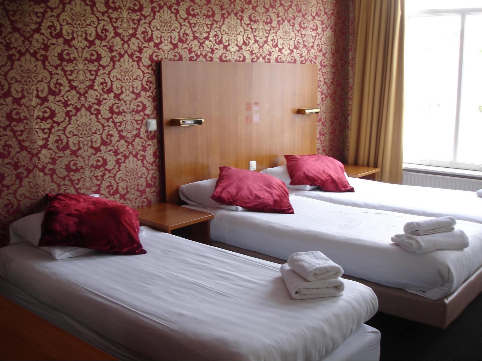Triple room with private shower/toilet, TV, radio, hairdryer and phone.