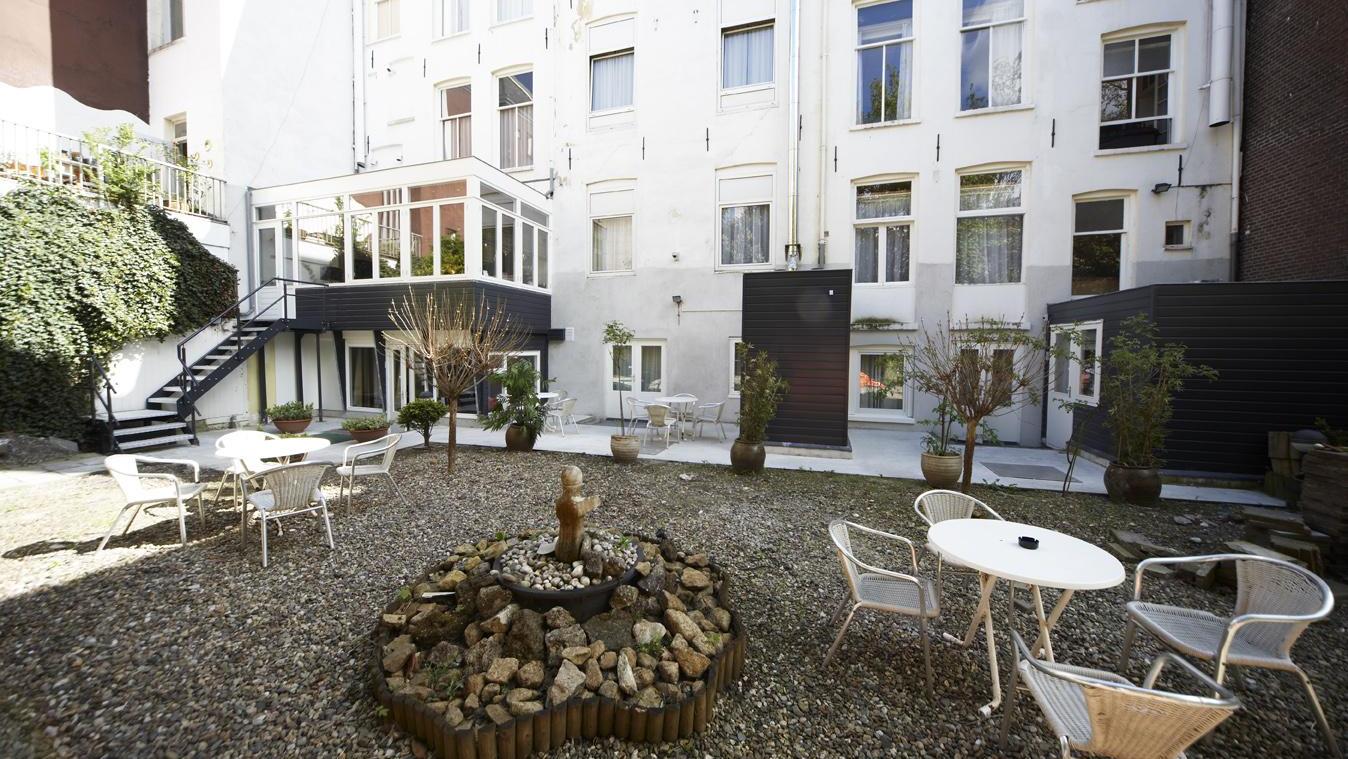 Hotel 74 has a terrace and a garden to relax